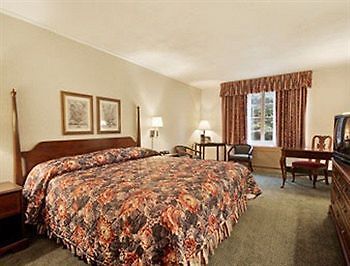 Ramada Inn 1776 Вильямсбург Экстерьер фото